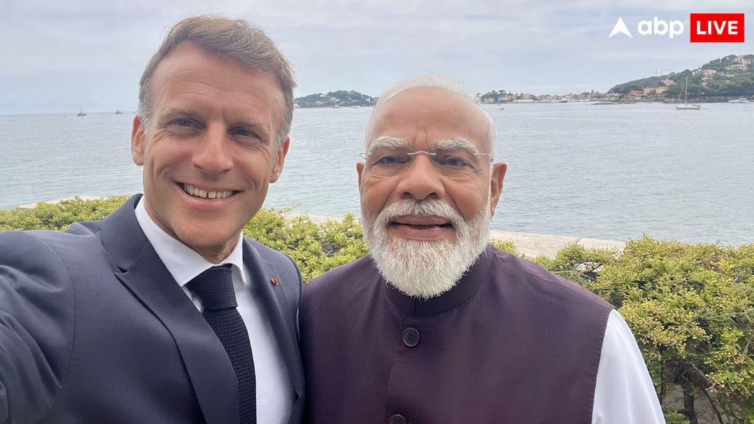 Selfie with PM Modi, hug, strong bonding, Aari Aari Aari playing in the background… Macron shared the song of Dhurandhar