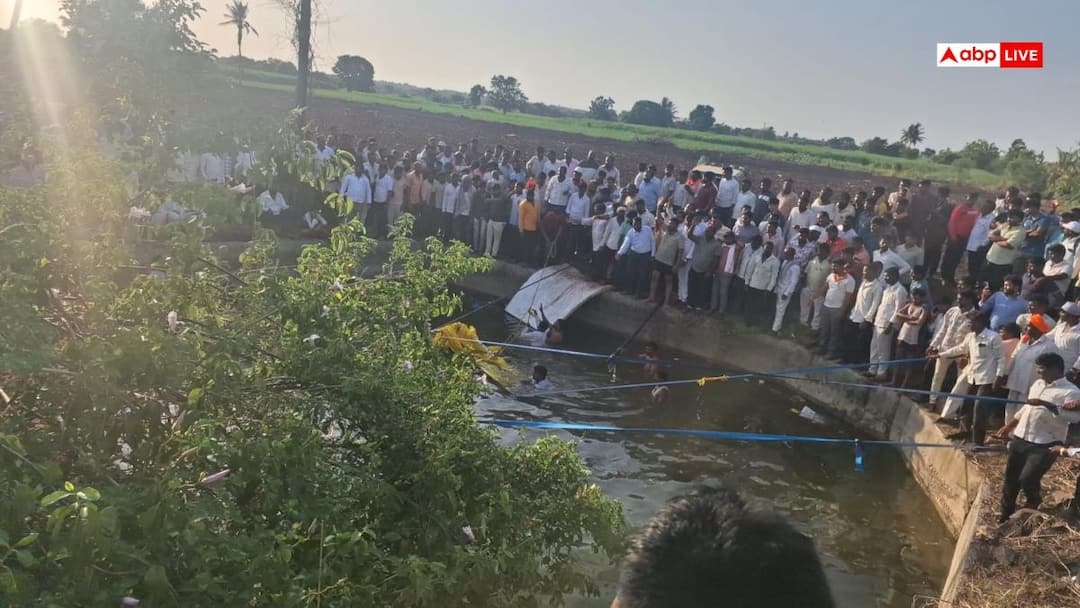 Tragic accident in Pandharpur, Maharashtra, pickup van full of devotees fell into a well, 8 people died.