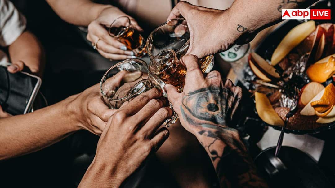 Alcohol In Plastic Bottles: Do you also drink alcohol by keeping it in plastic bottles, know how bad it is for health?