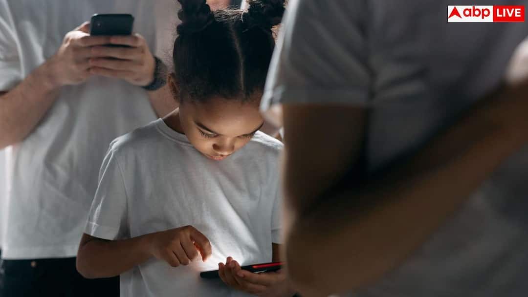 Excessive Screen Time: Mobile addiction is making ‘Smartphone Brain’ a victim! These symptoms are increasing in youth