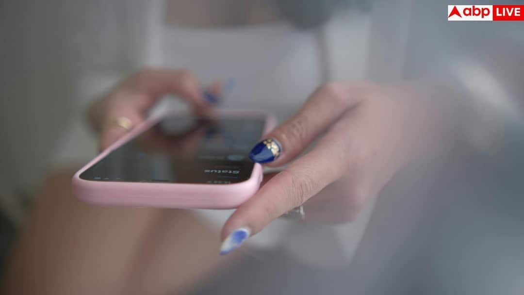 Touchscreen Nail Polish: Is it difficult to operate the phone with long nails? Magical nail polish with touchscreen has arrived