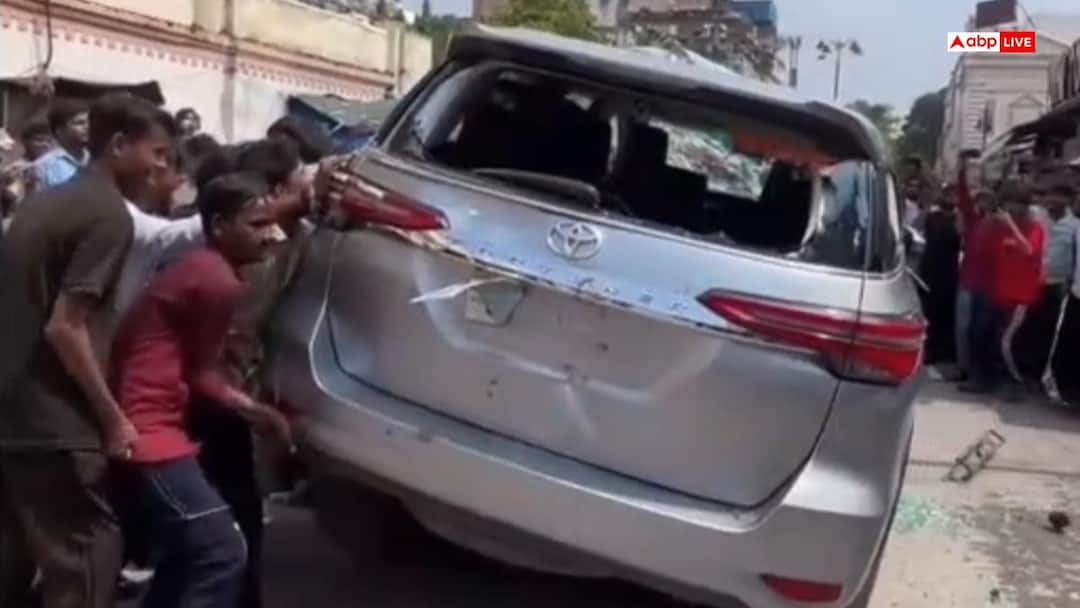 After the resignation of Dharmendra Pradhan, students went wild amid celebrations in Prayagraj, vandalized the car.